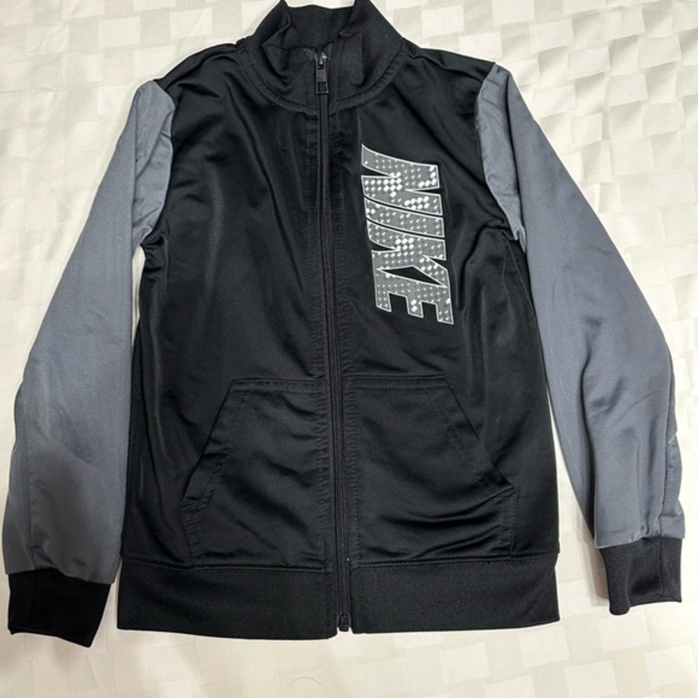 Nike Boys Long Sleeve Black And Gray Logo Lightweight Track Jacket Medium 6
